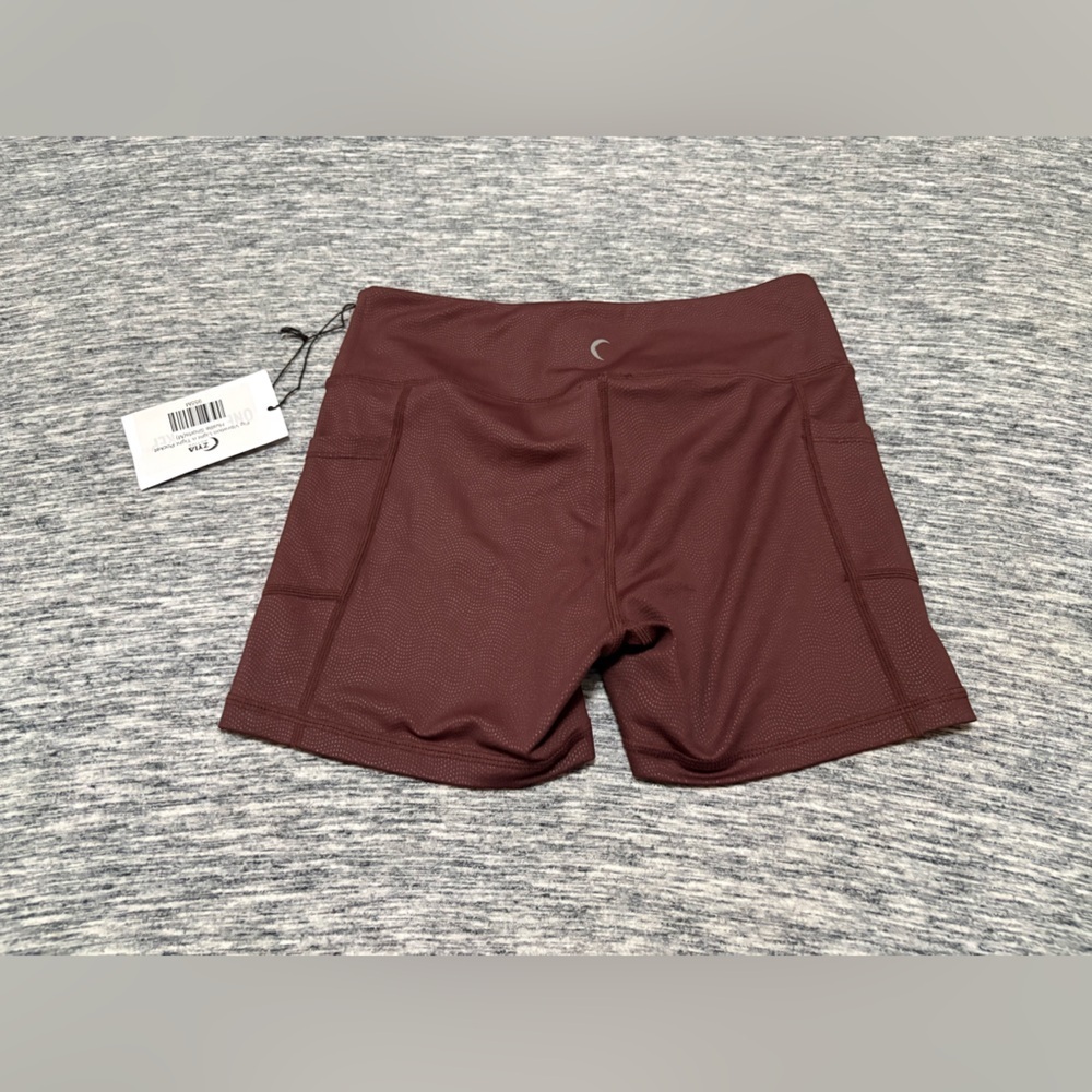 NWT Zyia Fig Vibration Light and Tight Pocket Hustle Shorts Ladies Medium